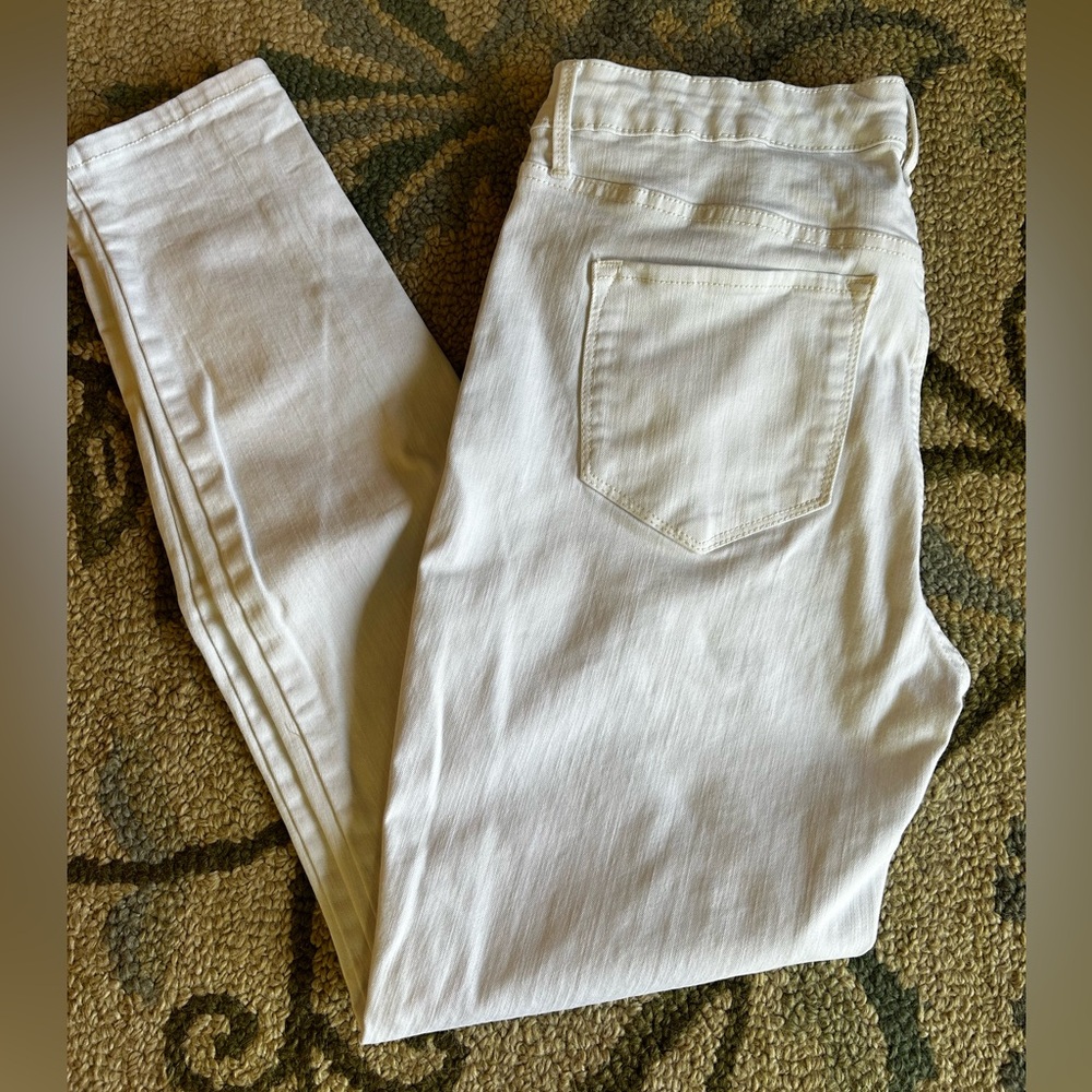 Nearly New Old Navy Rockstar Straight Leg White Jeans Size 14